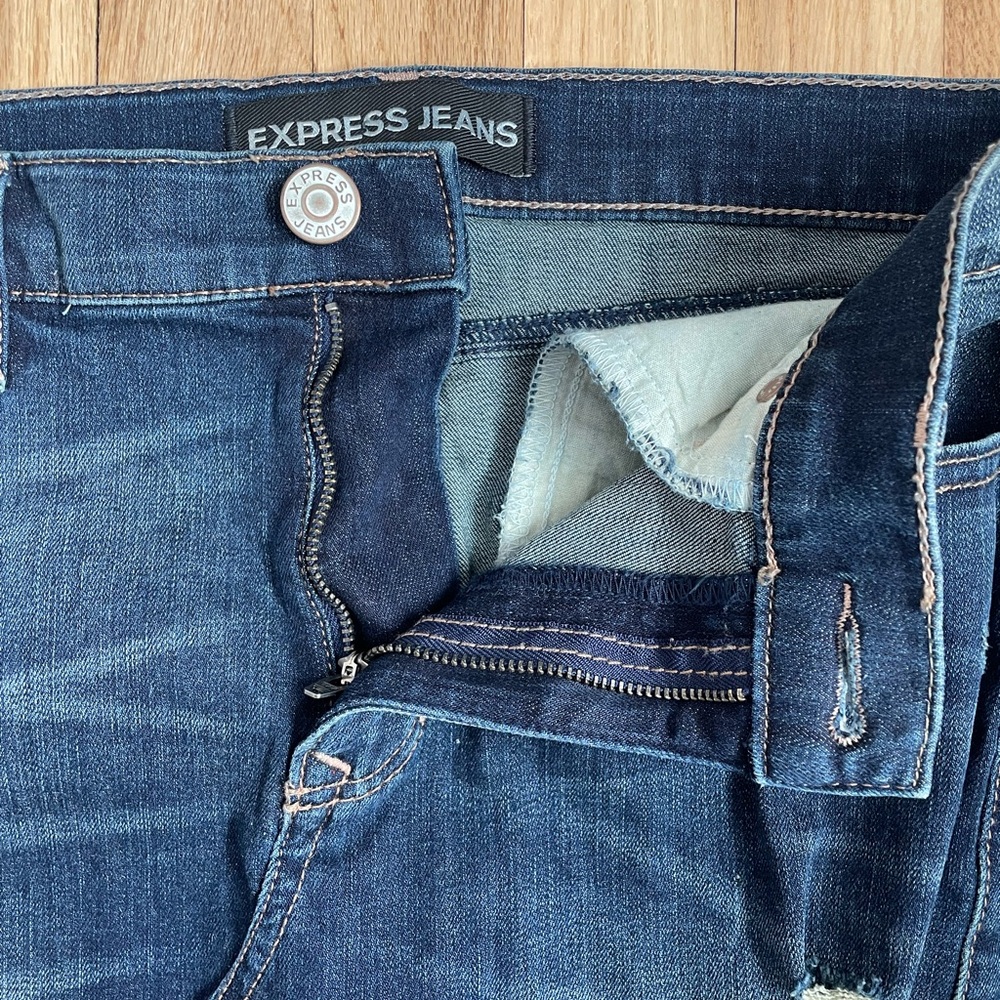 NWOT Express Distressed Blue Denim Skirt, Size 6 - Picture 4 of 4